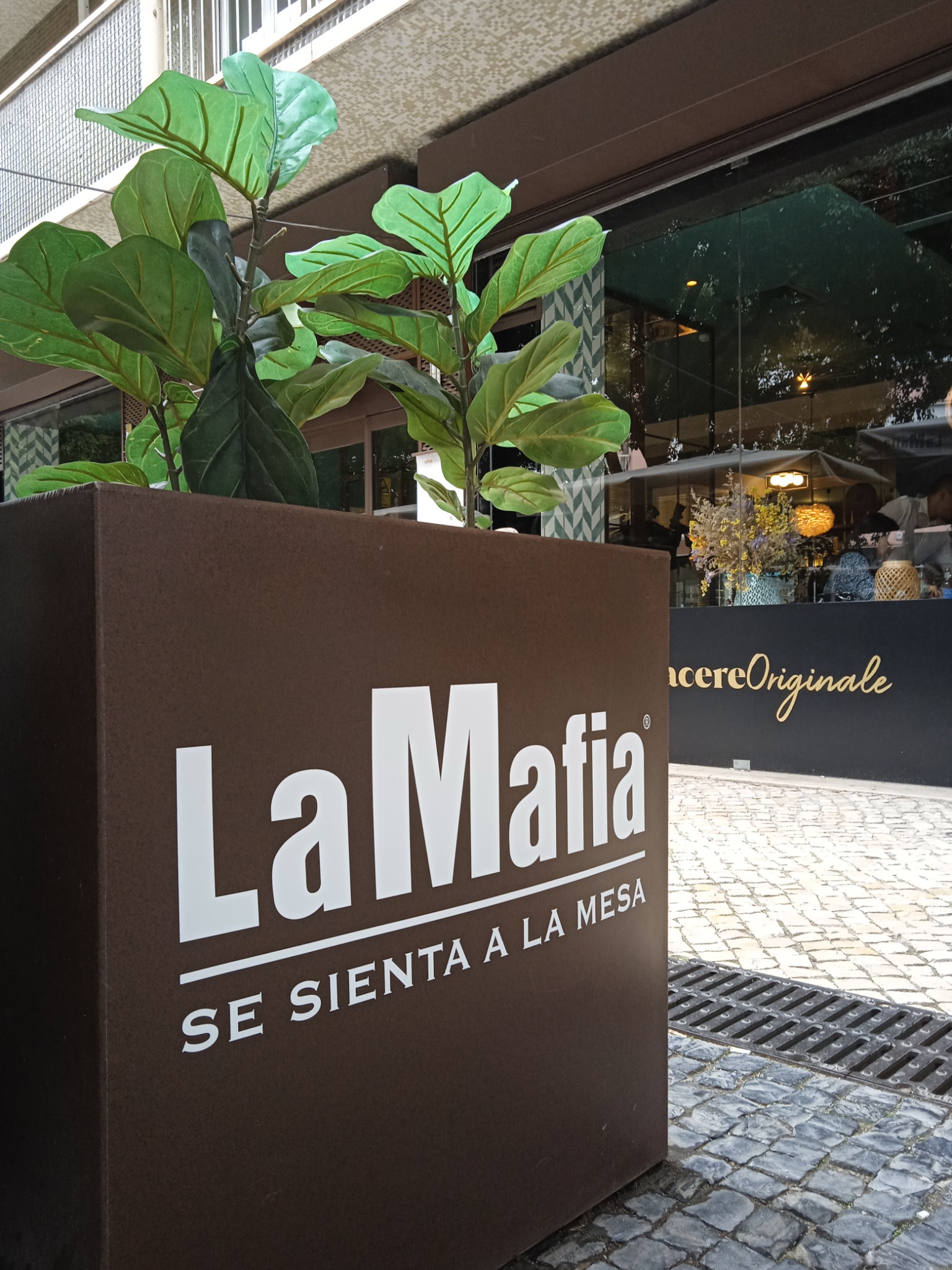 La Mafia — presença de marca no exterior